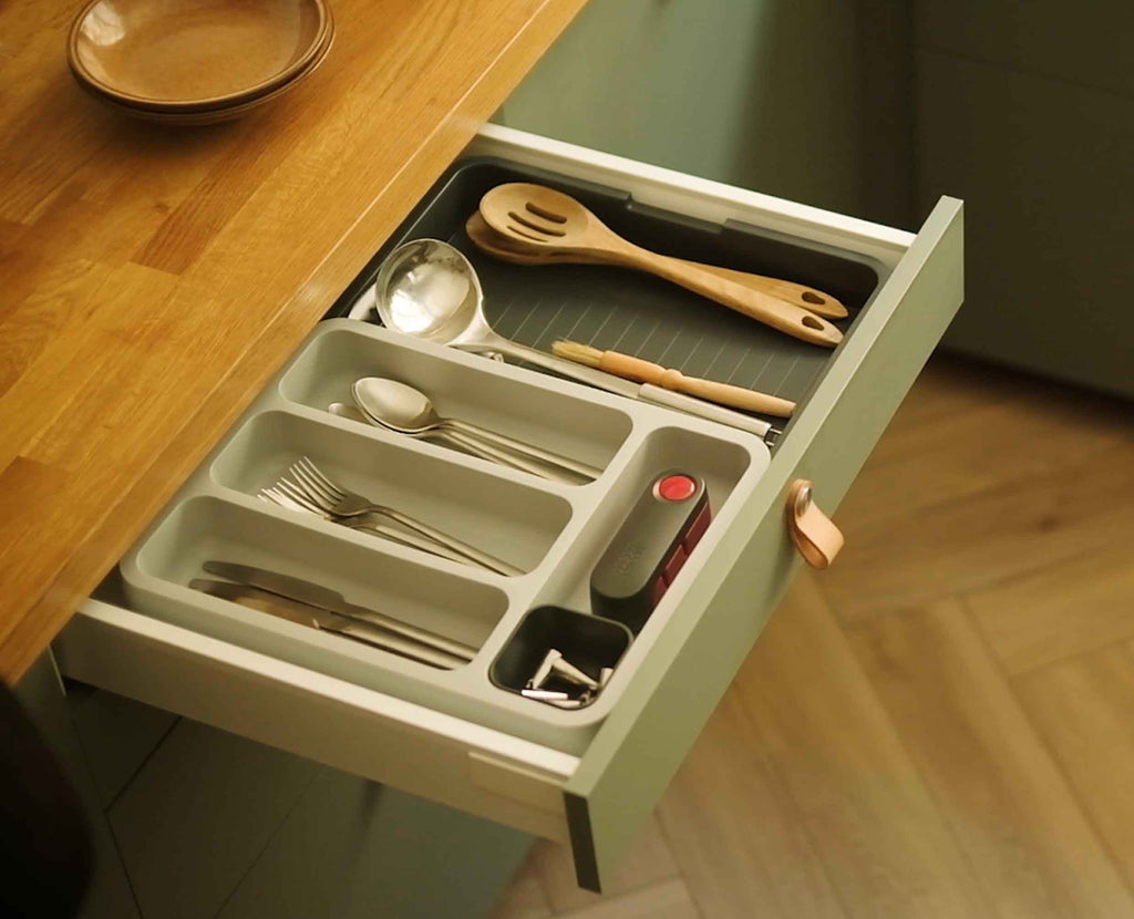 DrawerStore™ Gray Expandable Cutlery Tray