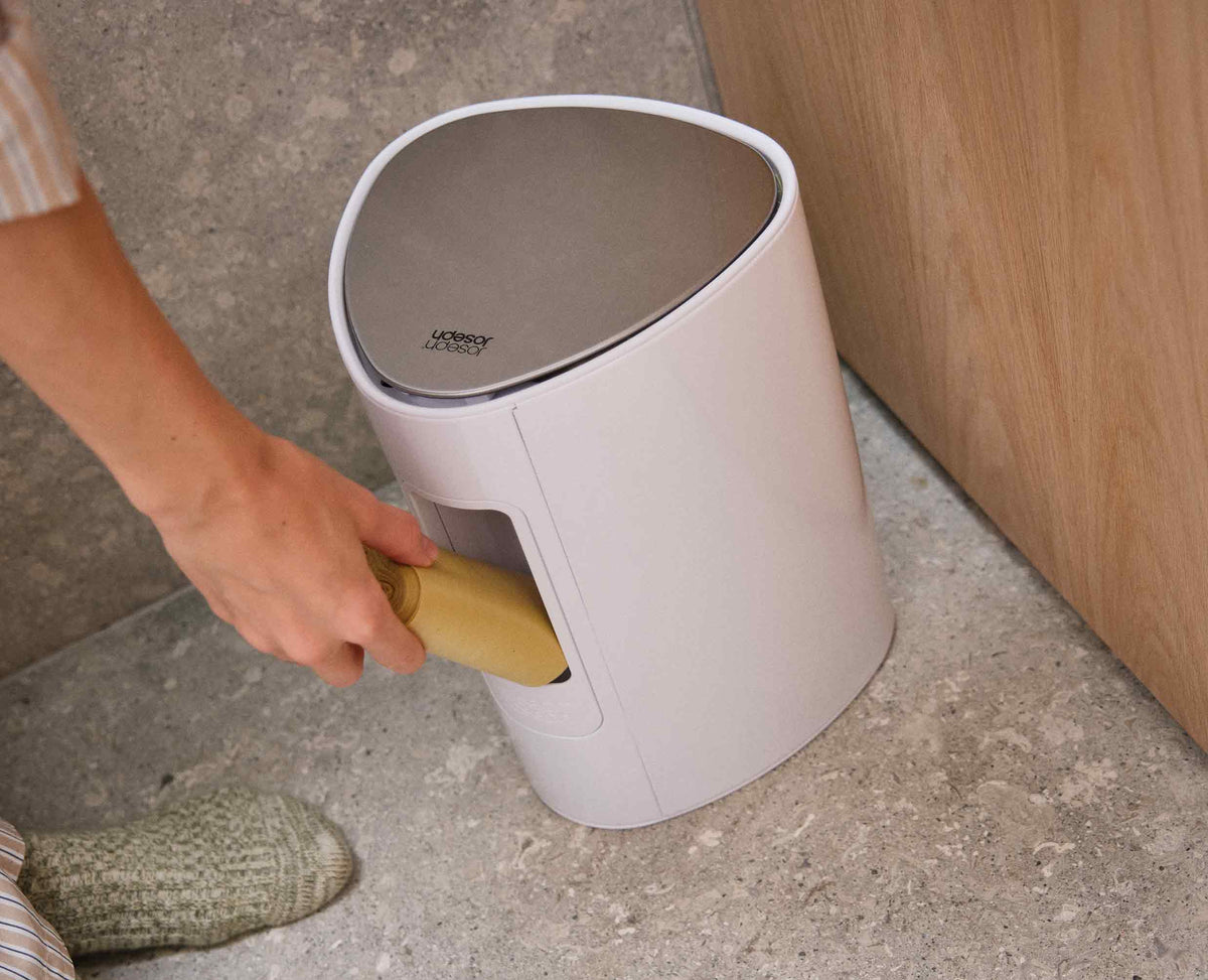 EasyStore™ 5L Gloss White Bathroom Trash Can Starter Set