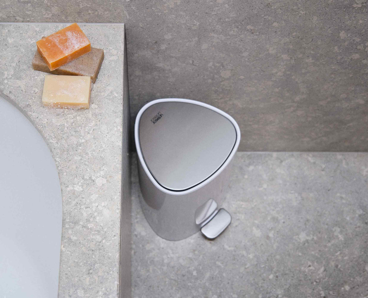 EasyStore™ 5L Gloss White Bathroom Trash Can Starter Set