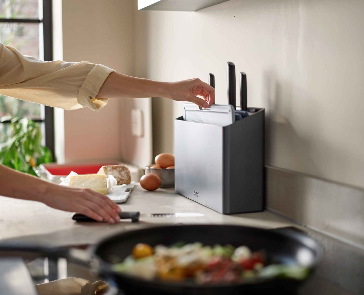 Folio™ Plus 8-piece Knife & Gray Cutting Board Set