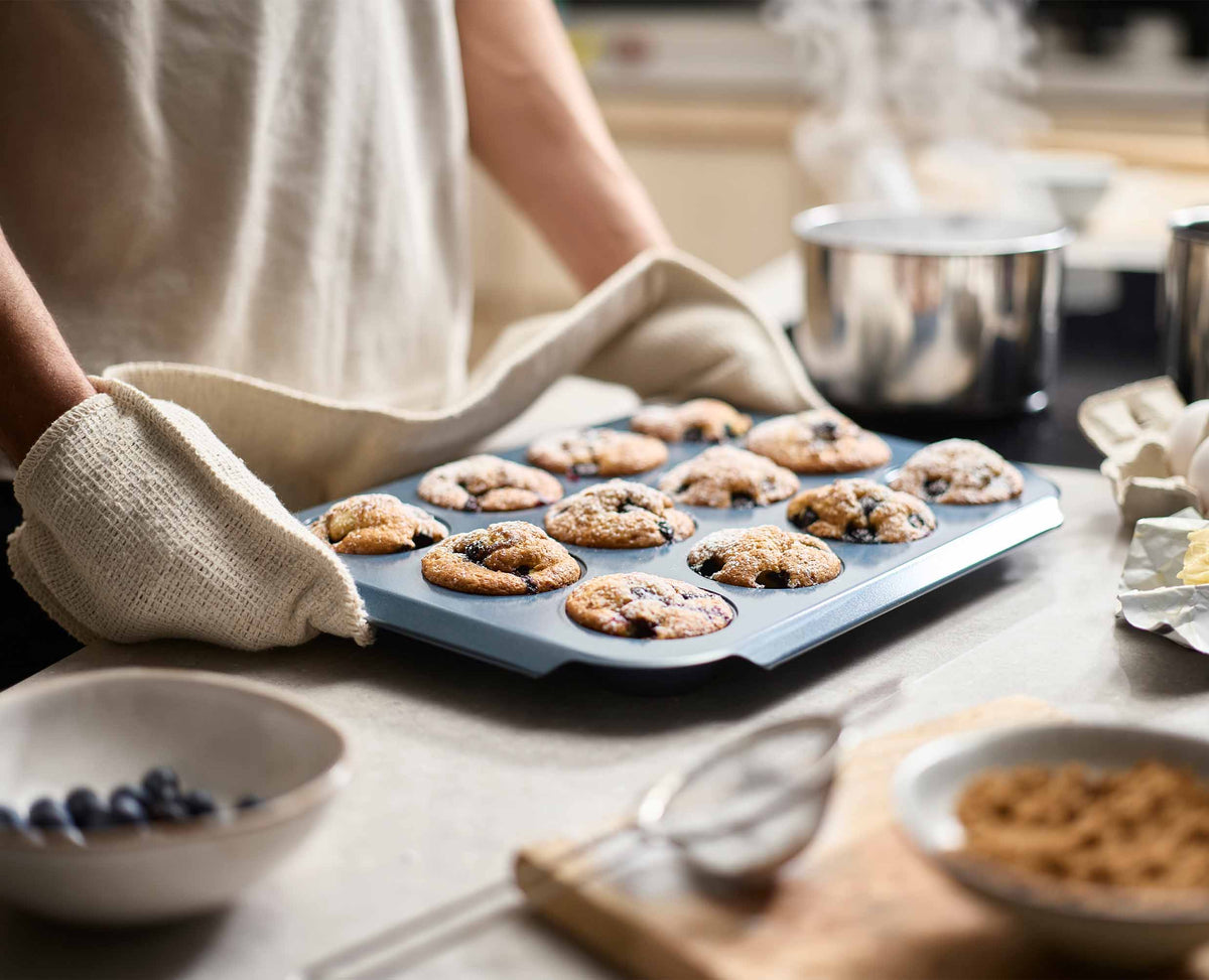 Nest™ Bake Non-Stick 12 Cup Blue Muffin Pan