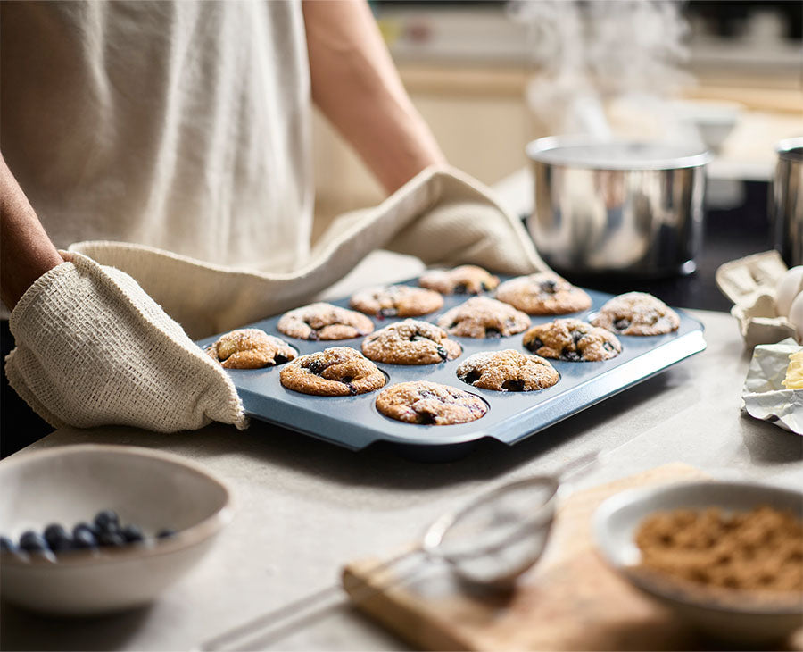 Nest™ Bake Non-Stick 12 Cup Blue Muffin Pan