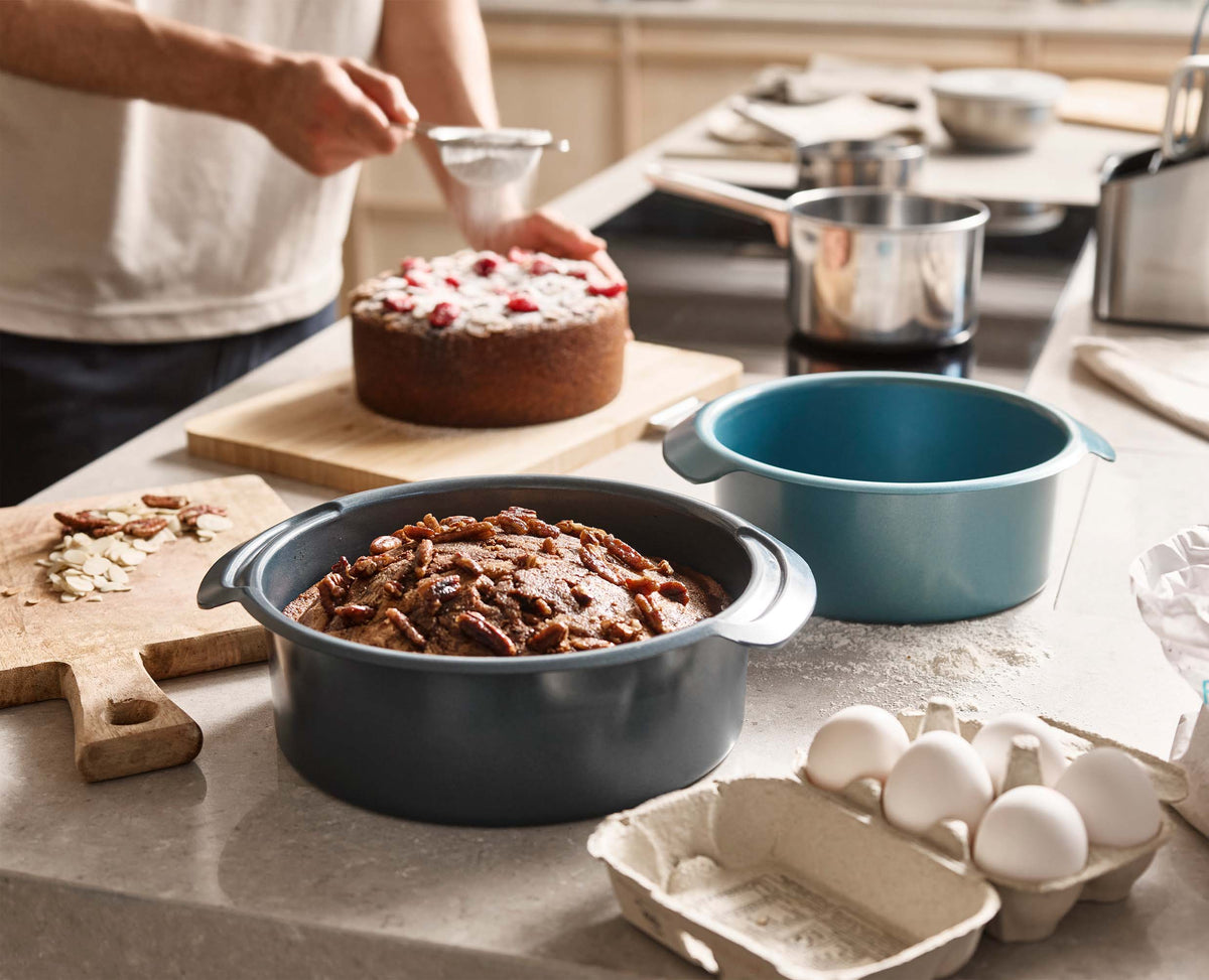 Nest™ Bake Non-Stick 2-piece Blue Round Cake Pan Set