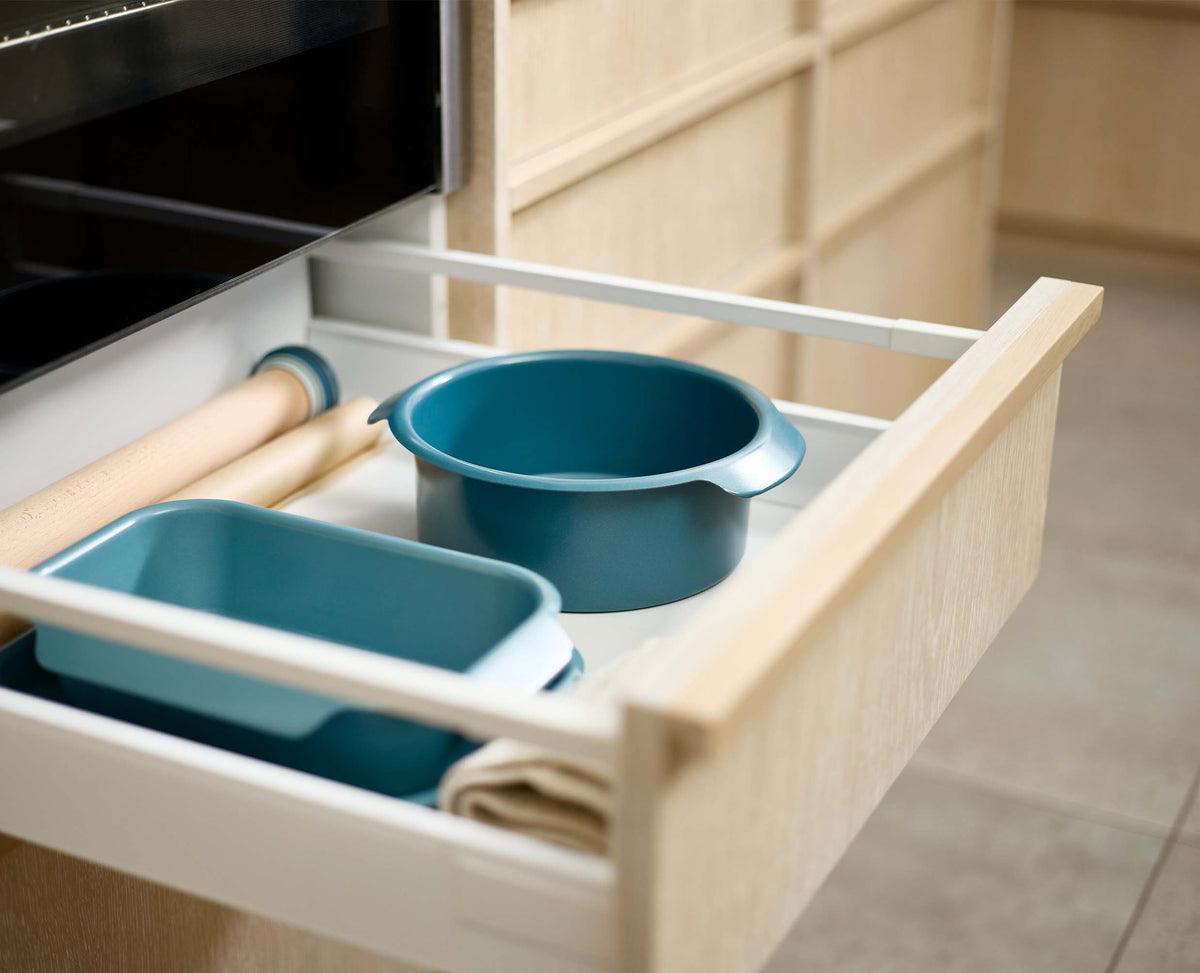 Nest™ Bake Non-Stick 8" Blue Round Cake Pan