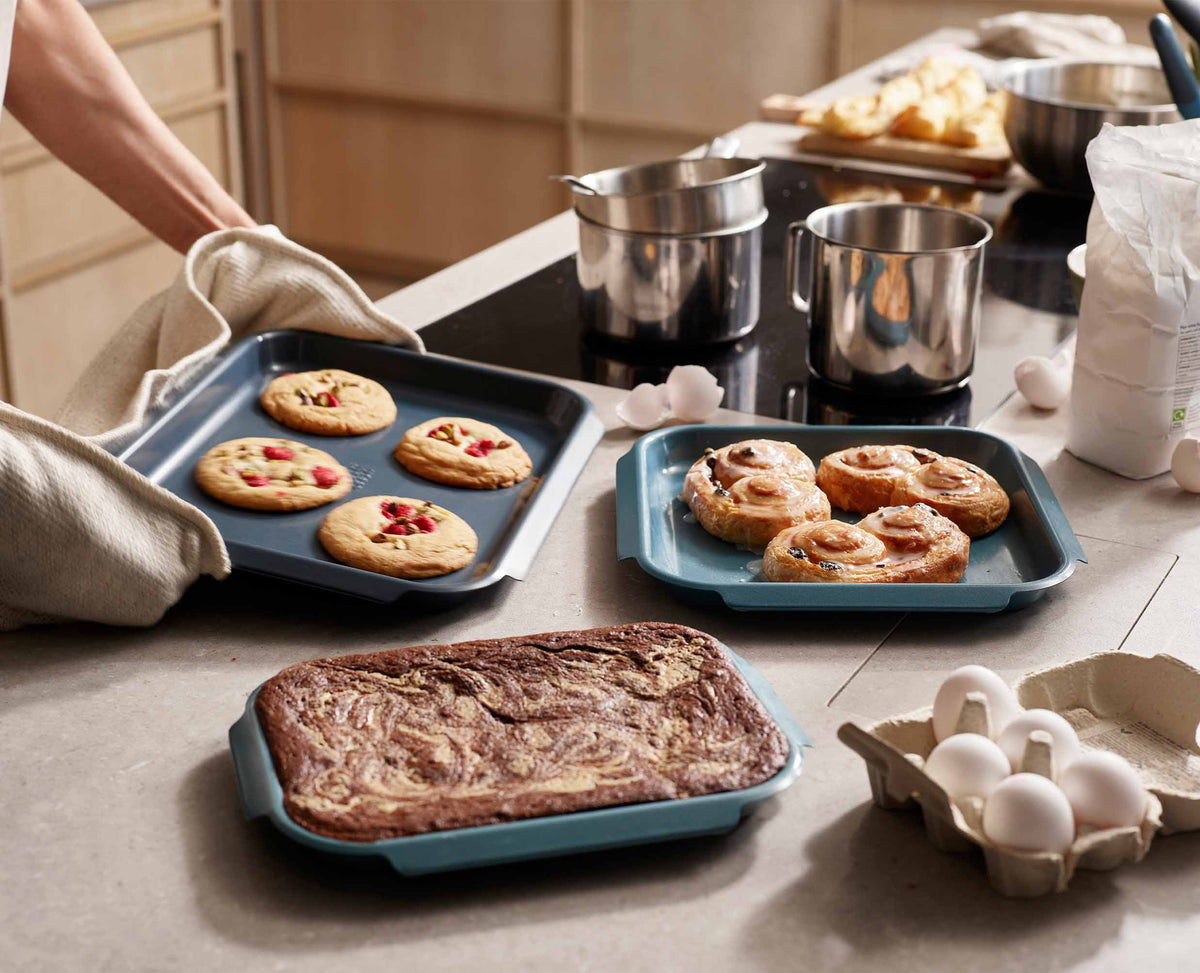 Nest™ Bake Non-Stick 3-piece Blue Baking Pan Set