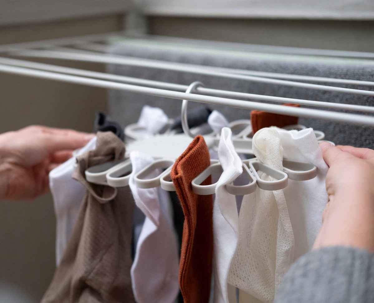 Petal™ 22-piece Quick-grip Ecru Drying Hanger