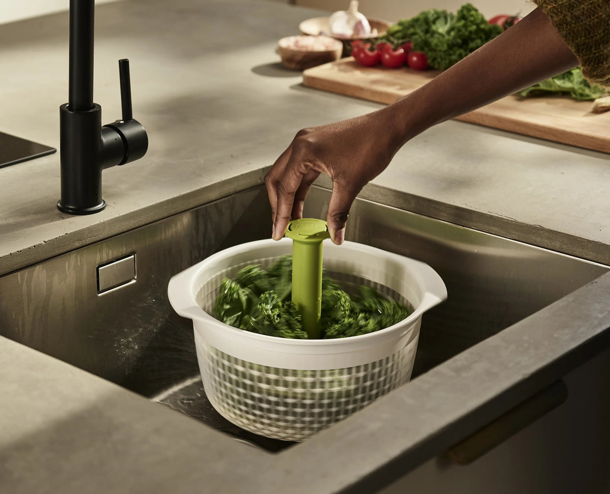 Spindola™ Green In-sink Salad-spinning Colander